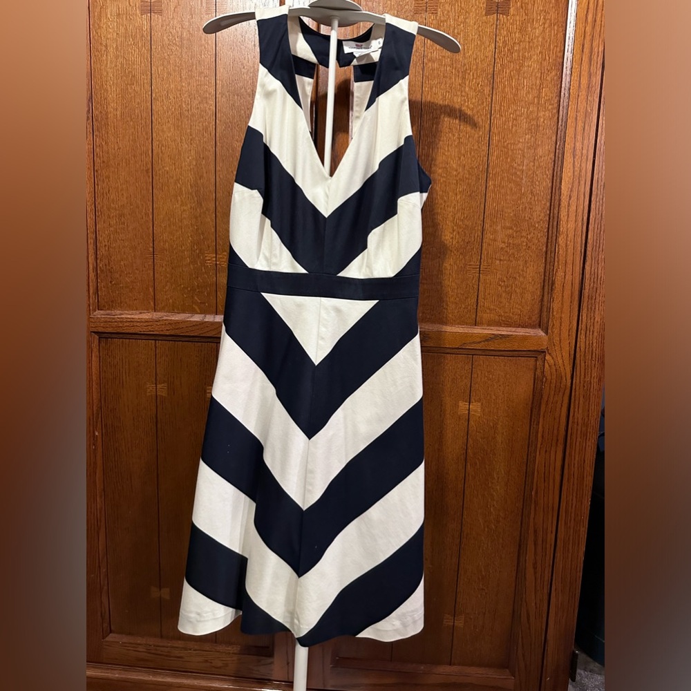 Vineyard Vines Chevron Dress | Navy and White | Size 0